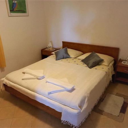Apartmani Gracijela Karlobag Exterior foto